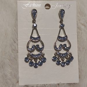 🎉2/$16 NEW Chandelier Earrings Costume Jewelry Blue and Silver